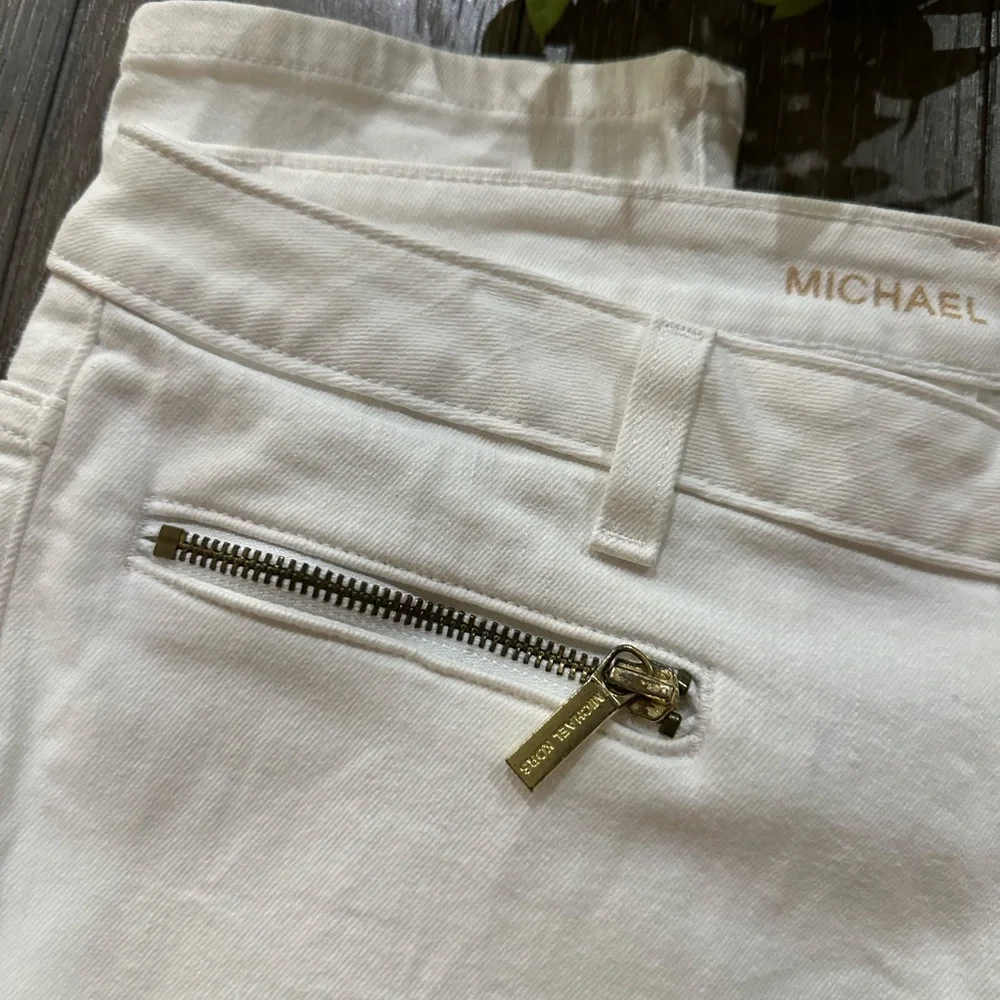 Michael Kors Izzy Cropped Jeans - Picture 4 of 13